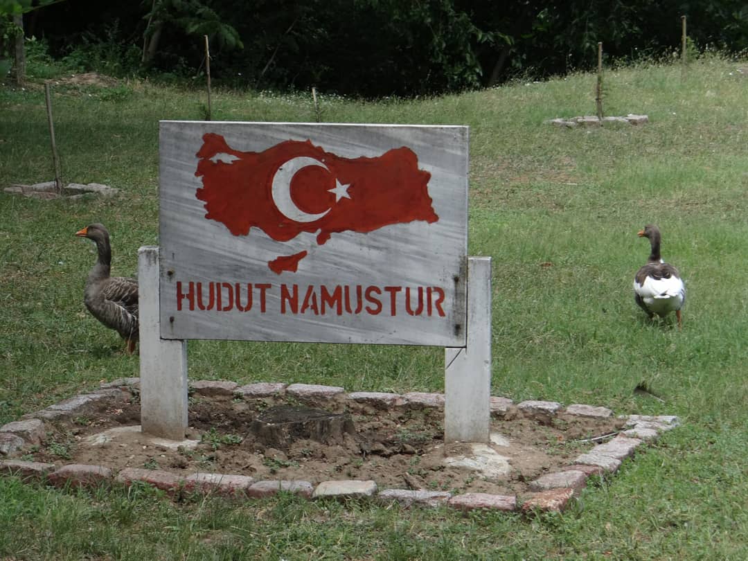 HUDUT NAMUSTUR!