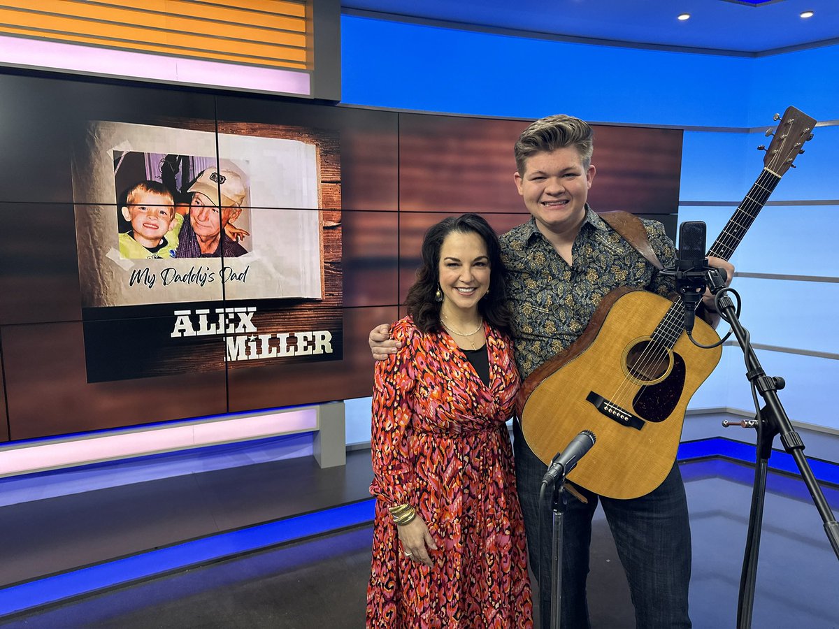 JenNimePalumbo's tweet photo. Happy Saturday! Tonight on #BestoftheBluegrass:
⭐️ @amillermusic_ on his new EP and he performs his new single “My Daddy’s Dad”
⭐️ @DisneyOnIce skates into @Rupp_Arena this week with Frozen and Encanto
⭐️ A Central Kentucky man beating the odds after being told he might never walk or talk again
⭐️ An inspiring man on a mission takes on the Horse Capital Marathon
Join me for that and more at 7pm on @LEX18News!