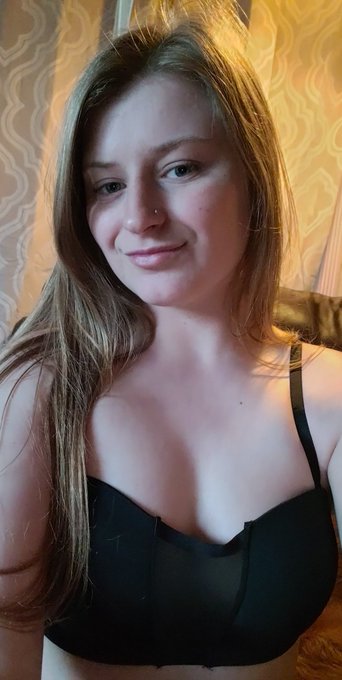 Who wants to video call today? 😝  https://t.co/jY96nuAYRq  https://t.co/f99Ya1jyzi https://t.co/9Dpx<a href="/tag/hotreilly"class="tags"><span>#hotreilly</span></a>