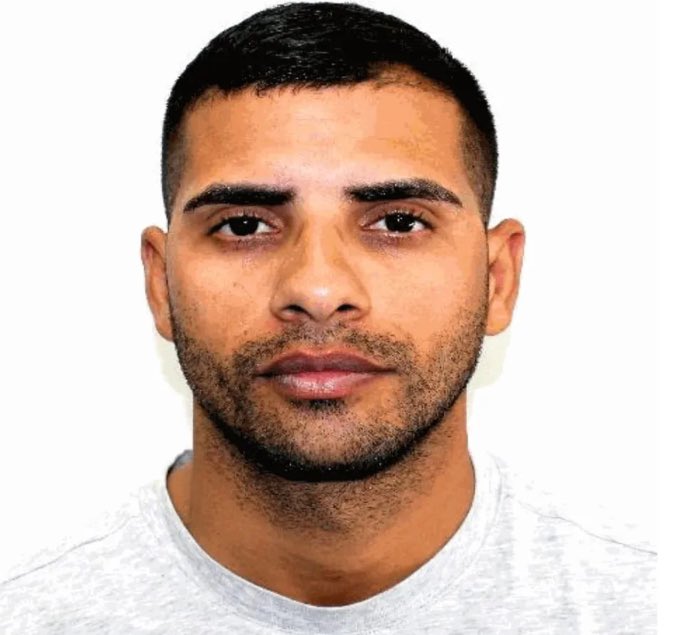 MiliciaNeews2's tweet photo. 🚫 HOMICÍDIO A MANDO DO NARCO MILICIANO #PIPITO 🚫

❌ UM MEMBRO ANTIGO ACABA DE SER EXECUTADO ENFRENTE A ENTRADA DO #AÇO , A VÍTIMA DO  PRÓPRIO VENENO FOI O NARCO MILICIANO CONHECIDO COMO #RAFINHA #DO #AÇO 

#PIPITO TÁ DE MAIS 
#OlhoGrande

PRÓXIMO VAI SER O #PL QUE VAI ❌ https://t.co/PbrOWtTt49