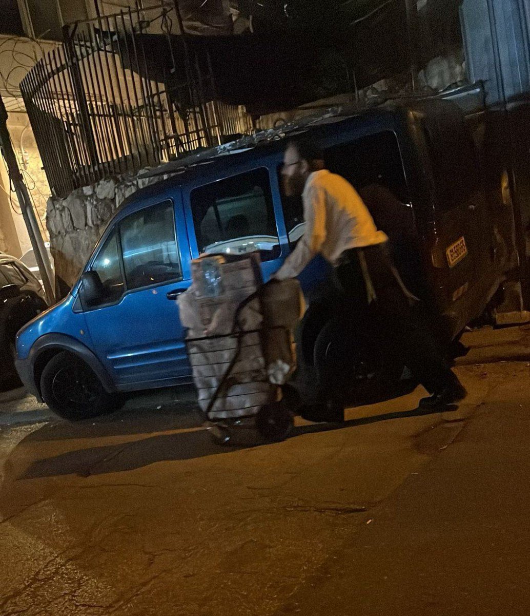 İran saldırısının başlamasının ardından yahudiler marketlere akın etti.

#FreePalestine #FilistindeSoykirimVar #GazzaStarving 
#BoykotaDevam