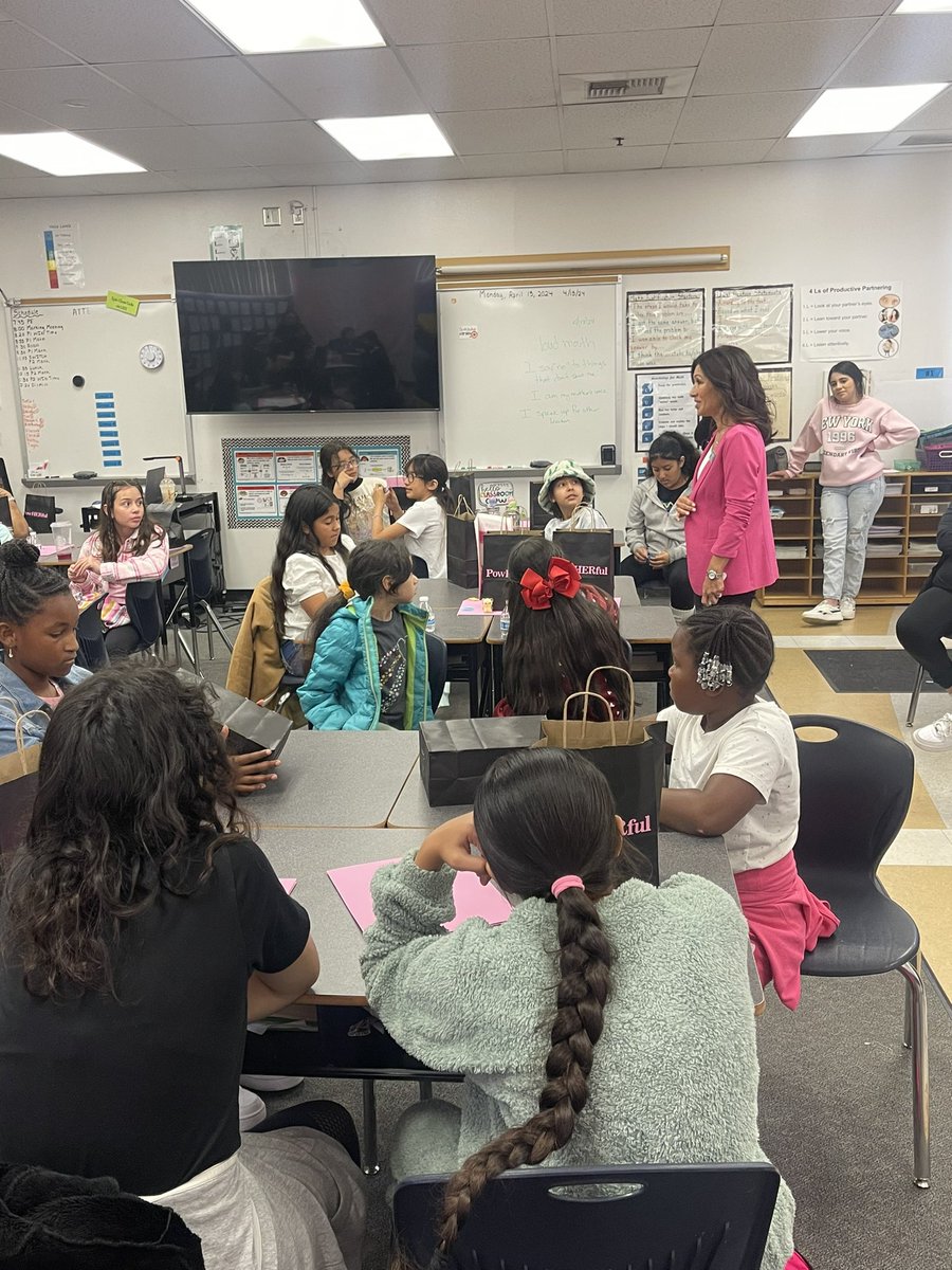 What a wonderful Saturday! 🩷 Standing with incredible leaders, @Dr_AnnetteB & Principal Dr. Corral @FUSD_LiveOak to share our stories with 4th & 5th girls at the annual PowHERful Girls Confidence workshop. “What if I fall? Oh, but my Darling, what if you fly!”