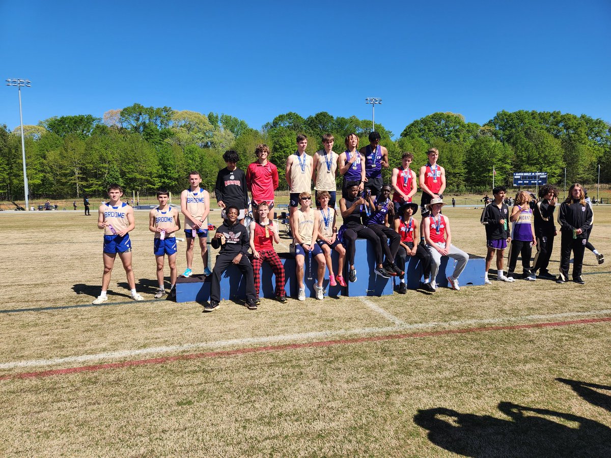 Boys 4x800m relay takes 6th at the Glover Smiley Track Classic!