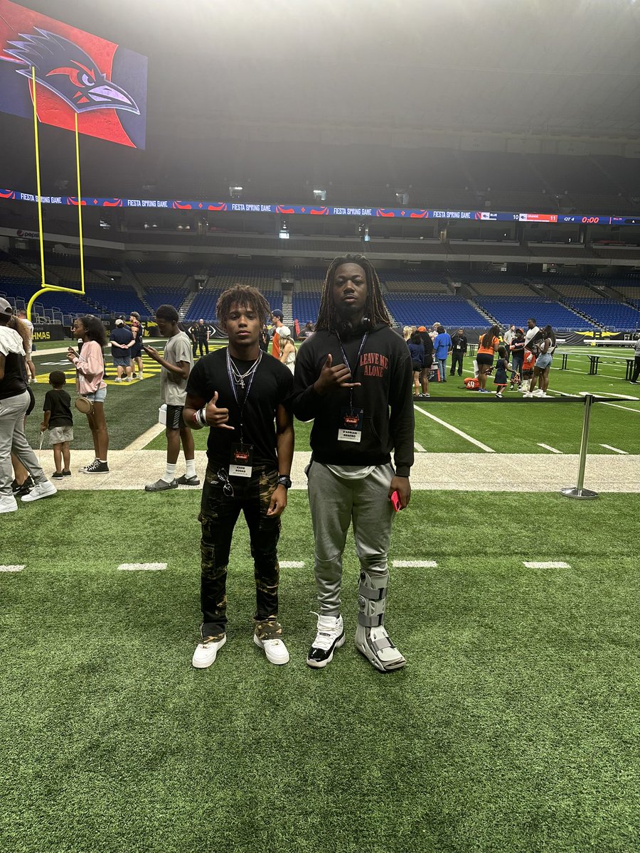 Had a great time at UTSA Today shoutout my boy @KevorianB Big Role #75972boyz🤞🏾,@kade_2litt my guy🤞🏾 @UTSAFTBL @ToryBarnes6 @ThewrittenTruth Thank y’all for taking me on this trip 💙🧡🤍🤙🏾 #BirdsUp