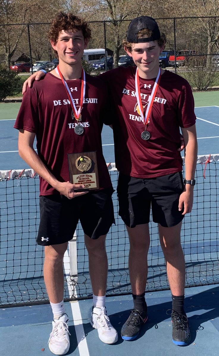 Alton Doubles Medalists: #4 Selkirk & Morrell earned 4th in their flight. O’Leary & Gaertner make the championship at #1 but lose a tough one and take second. Lots of competitive matches decided in tiebreakers throughout the lineup. @DeSmetJesuitHS @DeSmet_ADBarker