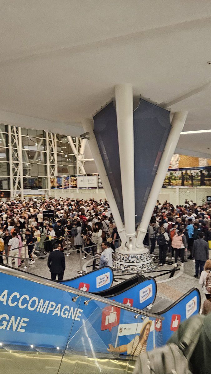 Libya_alger's tweet image. #مطار_المنارة #مراكش الغير 
الدولي معانات السائحين من تردي الخدمة و قلة المستخدمين ، فوضى و هرج و مرج ، لن تخرج اذا كنت من المسافر الى اذا تأكدو من ظهور الشيب في لحيتك ، #مغرب_اليوم ليس كمغرب الامس مطار يدر الملايير ولا يتوفر على شبكة وايفي مجانية ، سفخس على بلد المطبعين