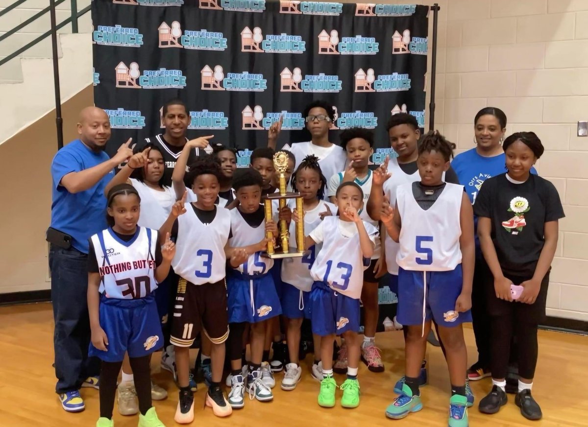 Congratulations Ms. Turner and the Orrs basketball team for going undefeated today in the tournament! We are proud of you and your #extraORRdinary hard work!! 🤩🥳🏀🏆🥇✈️💙💛@GriffinSpalding