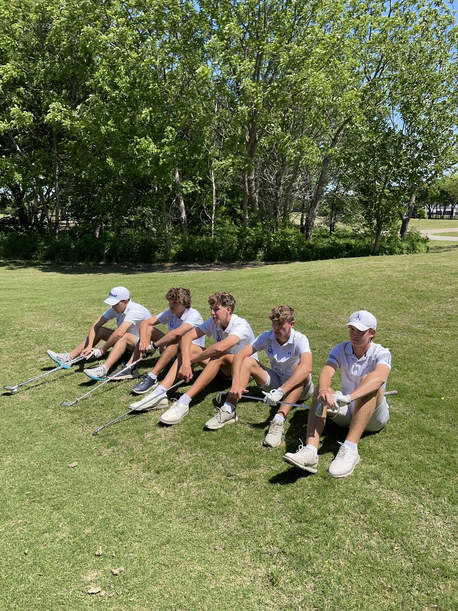 BNHSgolf's tweet photo. Great day of Regional Tournament prep at Tangle Ridge followed by good eats at Kincades. Love these kiddos! https://t.co/YwZaS06k8y