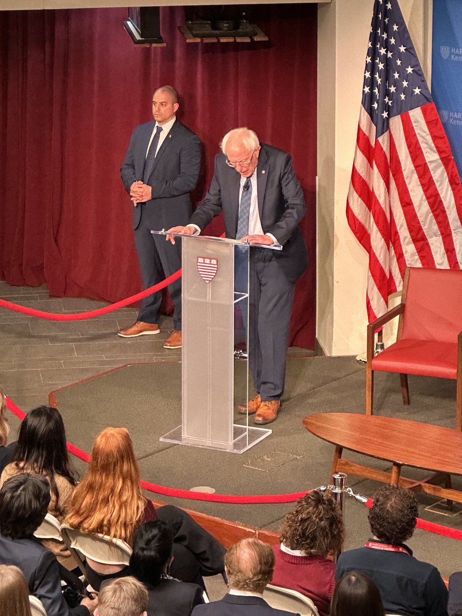 After my talks @Harvard⁩ & ⁦@MIT⁩ (after talks in DC) I snuck into a great event: @Kennedy_School⁩ lecture by Bernie ⁦@SenSanders⁩ ⁦on the effects of rising US oligarchy on: inequality, monopoly-rentier capitalism and manipulated/polarized politics. Bad news.