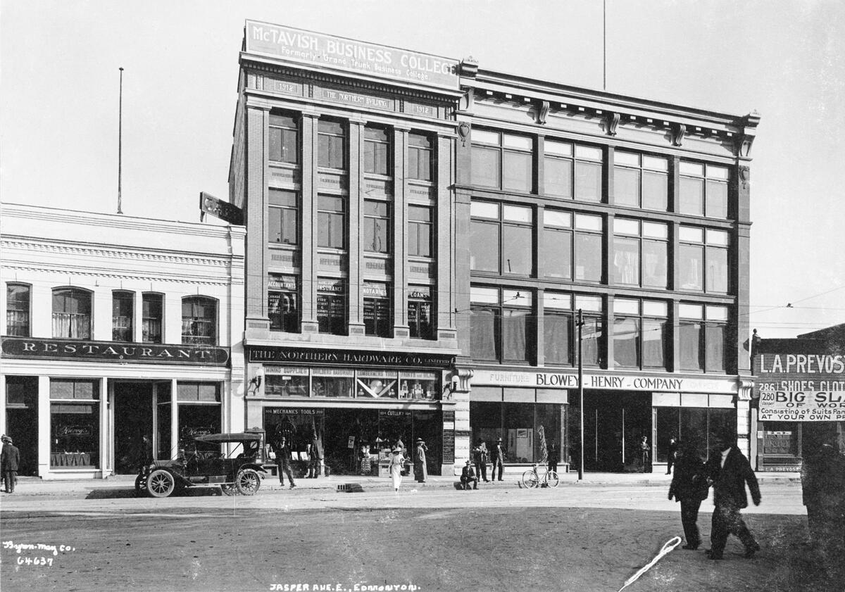 Apr13, 1959 • The Northern Building

OTD The Northern Building (centre) is destroyed in a fire. The building at 9859-Jasper Ave. was constructed in 1912 by the Northern Hardware Co. See ALT for more...

📌#EdmontonWhenAndWhere
📷 • Glenbow Archives