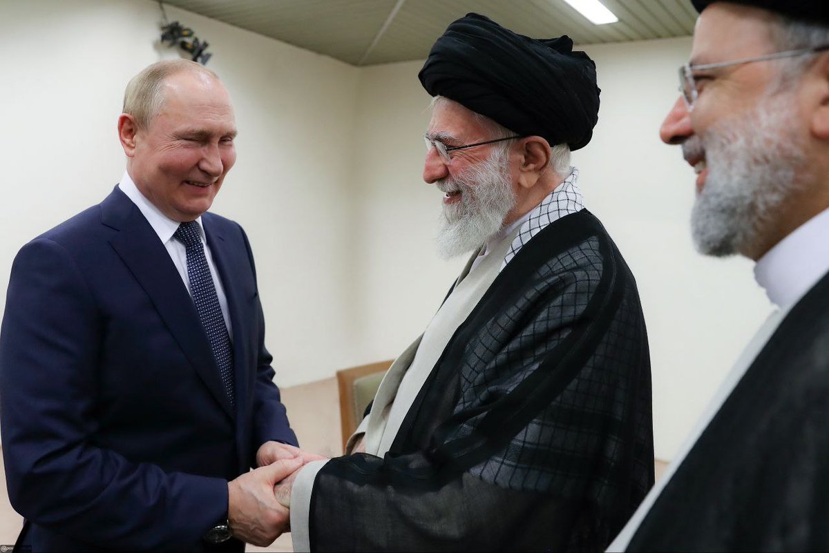 savasbilgi10's tweet photo. Rusya Devlet Başkanı Vladimir Putin, ABD'nin İran topraklarına saldırması halinde RUSYA'NIN İRAN'I DESTEKLEYECEĞİNİ açıkladı.

💯GERÇEK BİLGİLER İÇİN BİZİ TAKİP EDEBİLİRSİNİZ💯
#savaş #Iran Tel Aviv
#ısrael Rusya 
S-400
NATO
Hamas
Netanyahu https://t.co/YxxvwI3ecw