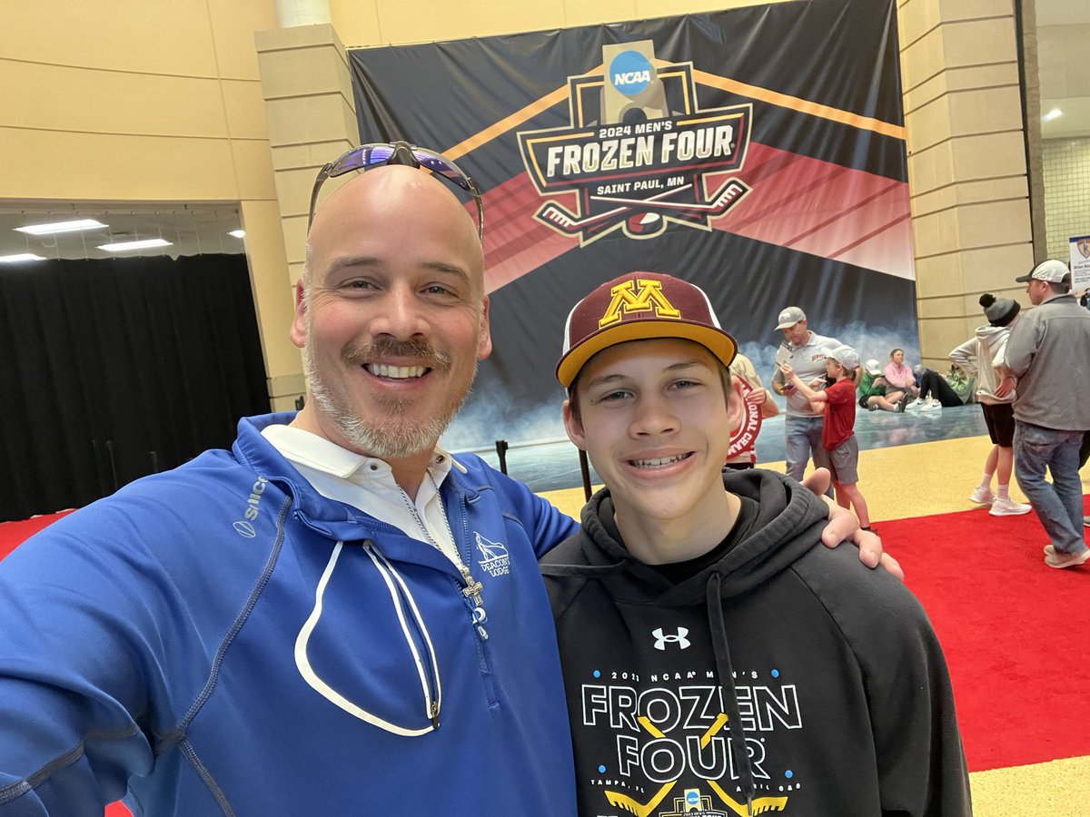 OlsonKristopher's tweet photo. National Championship with @dylanhockey19 https://t.co/rC1cq5tgqH