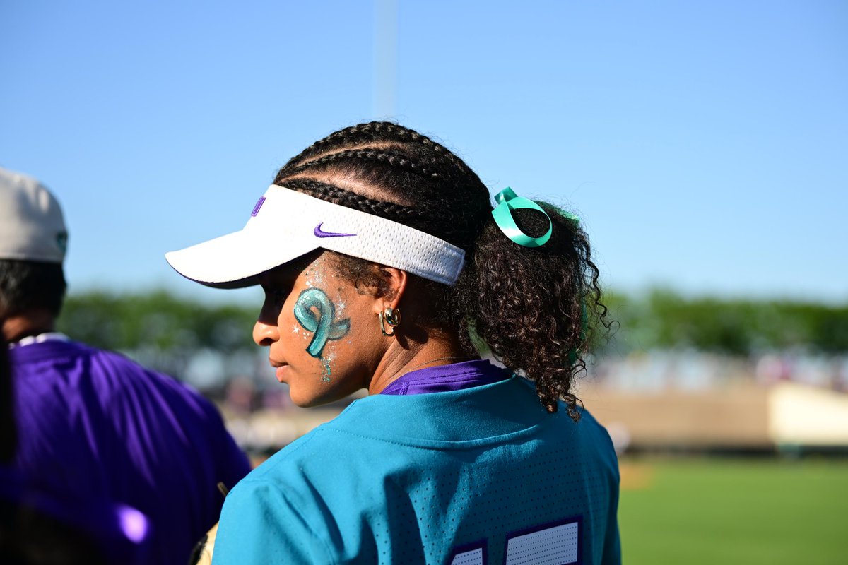 LSUsoftball's tweet image. No One Fights Alone!

#DealUsIn | #AllForAlex