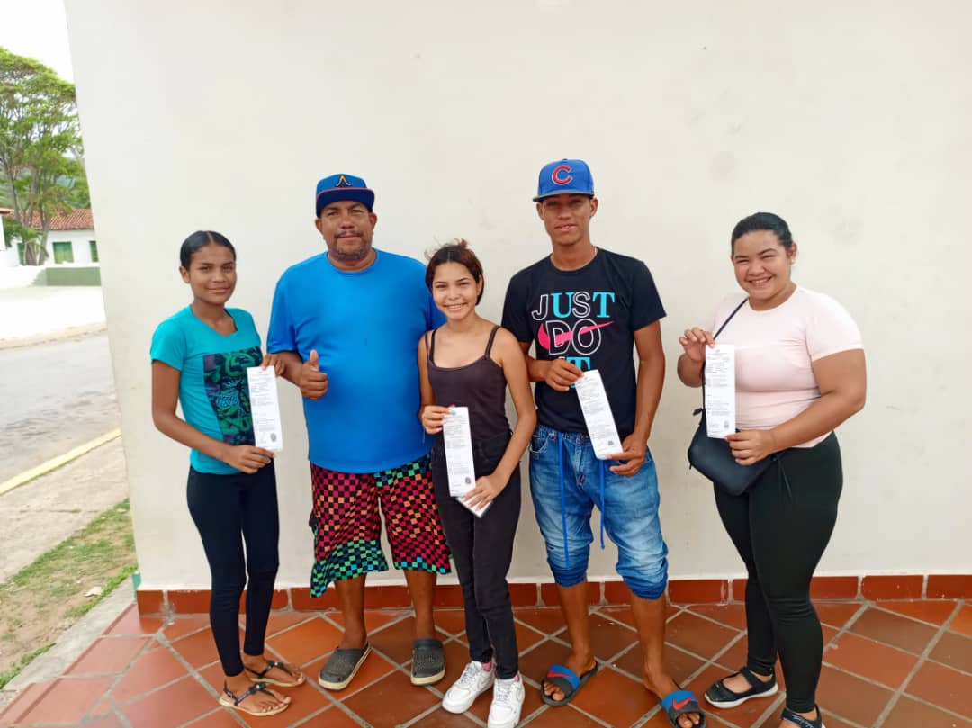 MASNuevaEspart2's tweet photo. Nuestro equipo del municipio Antolín del Campo, movilizando a nuevos votantes a inscribirse. https://t.co/4EzWeNMoyO