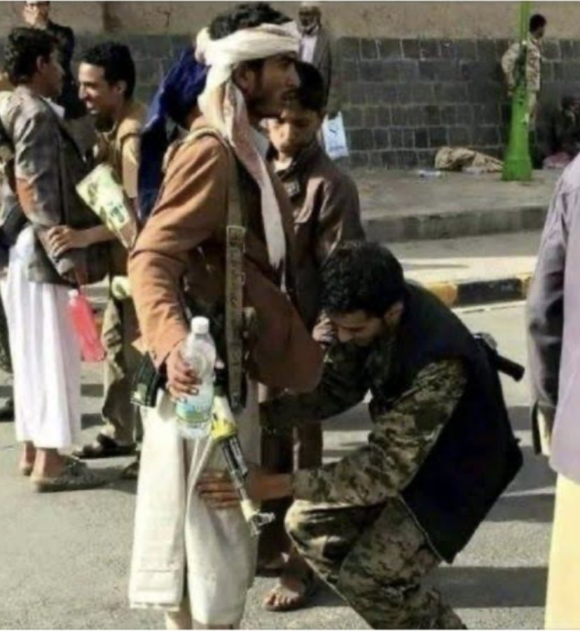 MuanZou7's tweet photo. #Manipur #Police must have learnt #frisking techniques from this photo. While #Rapist and #looters #Arambai #Tengol, fully armed with #sophisticated #weapons looted from state force #armoury can pass through their #check point, they stop normal cars with old men to check RC. https://t.co/y8zXX1NBUZ