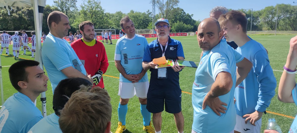 Debut soñado para nuestro equipo #+que goles en #Candeleda ,con plenos de victorias,con unas ganas que mueven montañas para disfrutar de algo que nadie nos puede impedir.... como es jugar a un fútbol en el que lo diferente nos hace ser iguales Que bonito es el fútbol !!! 🩵🍃🩵