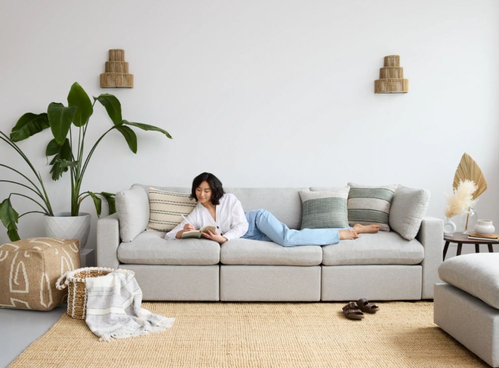 Review: Cozey Ciello a plush, supportive sofa nationalpost.com/shopping-essen…