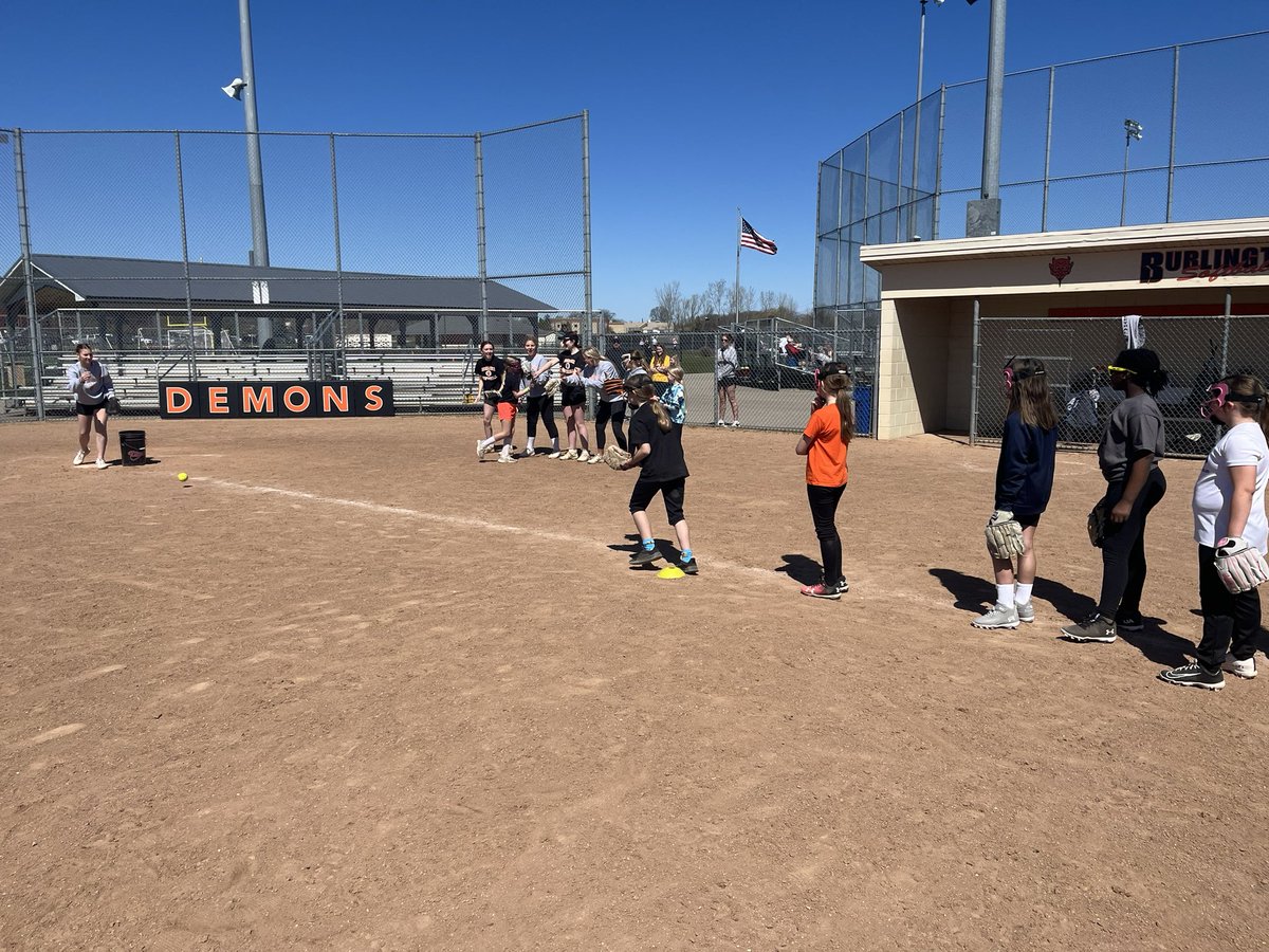 Thanks to all who came out to our YOUTH CAMP today!! 🤩
So great to share our love of the game!  🖤🧡
#DemonFam
#BuildingTheFuture