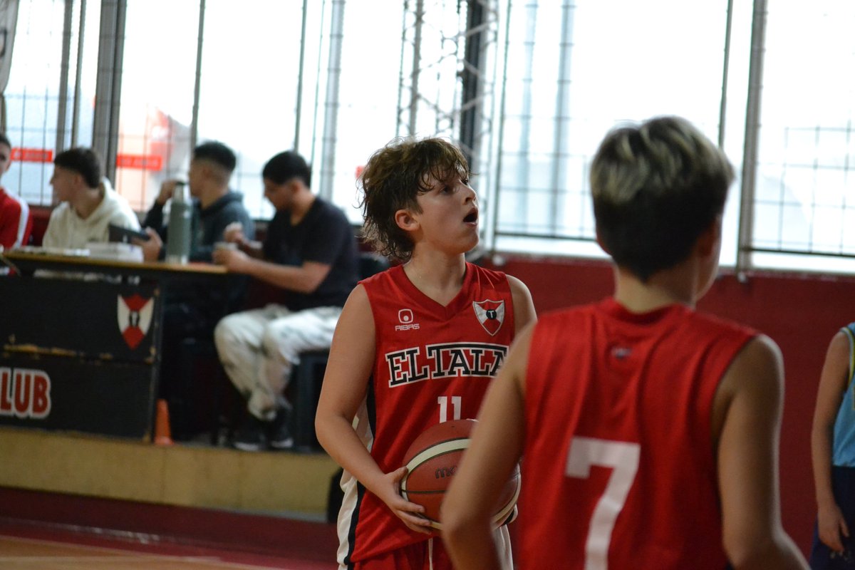 ElTalaRosario's tweet photo. Jornada pasada por agua 🏀💧
🗣 Este sábado recibimos a Los Rosarinos Estudiantil por otra jornada de #Intermedias
✅ U13: 35-26
❌ U15: 48-66
✅ U17: 71-40
➖ U21 SUSPENDIDO
#VamosTala🔴 https://t.co/GdyUC2MbHH