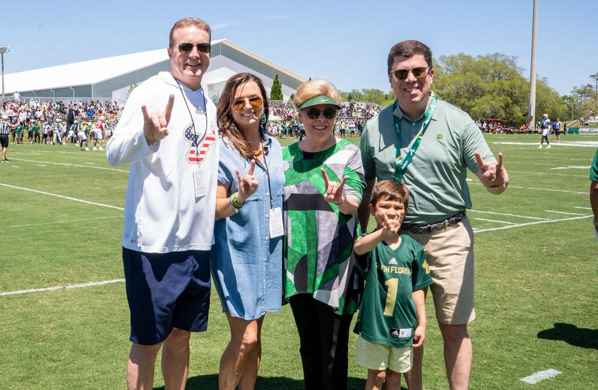 Beautiful day for the sold-out #USF Spring Football Game! It was great to support the team with @USF_Pres Rhea Law, Board of Trustees Vice Chair @mikegriffinFL and many students, alumni, friends & fans. #HornsUp to @CoachGolesh & @MKellyUSF as they prepare for the new season.🤘