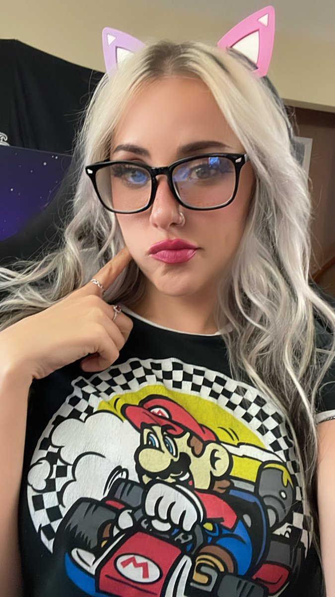 Live Twitch: catlikemeow