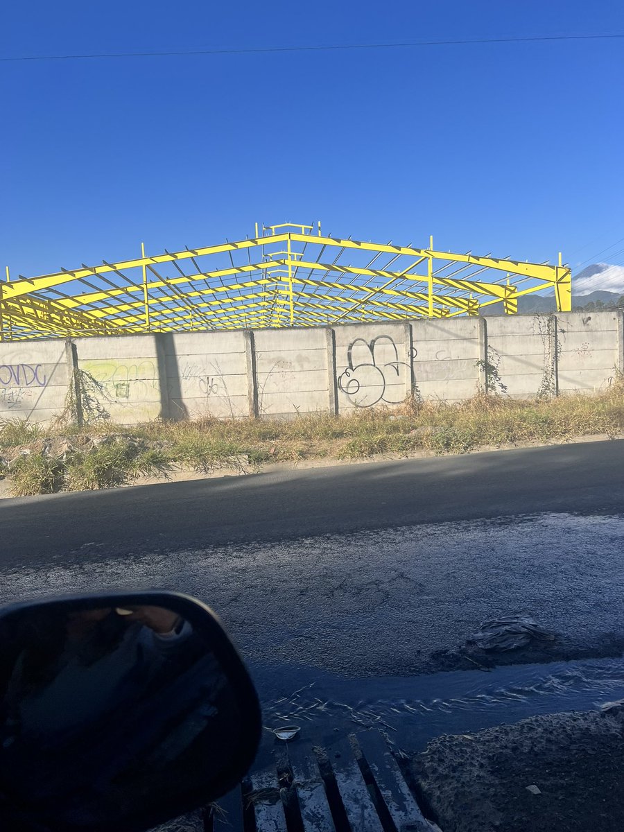 linarm_01's tweet photo. @pattyo502 Sra. Ministra quisiera hacer una denuncia de la constructora que se encuentra haciendo unas bodegas en San José, zona 2, de Villa Nueva. Ya que cerraron la caja municipal del drenaje de agua pluvial https://t.co/sVQKN1dO6u