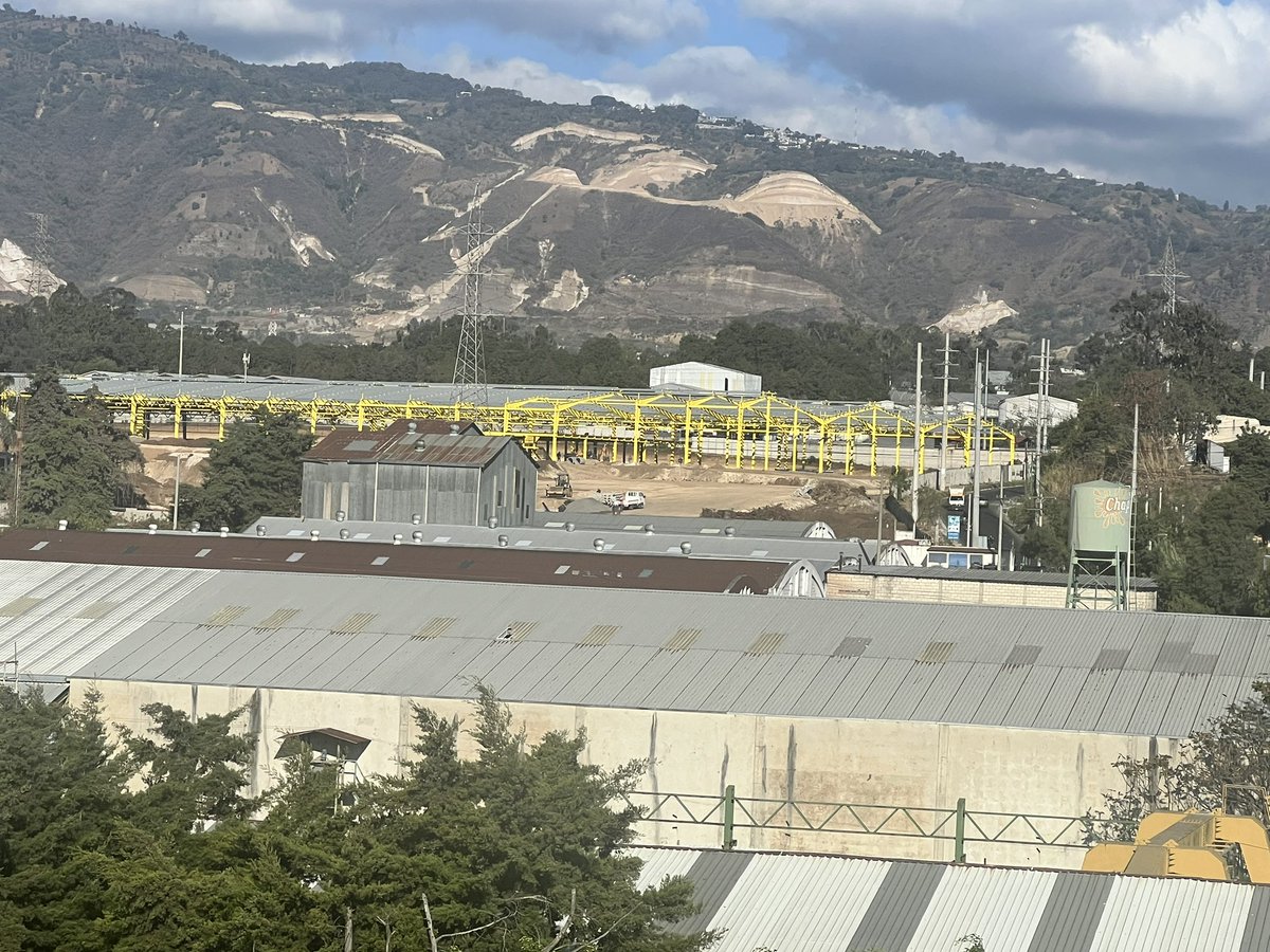 linarm_01's tweet photo. @pattyo502 Sra. Ministra quisiera hacer una denuncia de la constructora que se encuentra haciendo unas bodegas en San José, zona 2, de Villa Nueva. Ya que cerraron la caja municipal del drenaje de agua pluvial https://t.co/sVQKN1dO6u