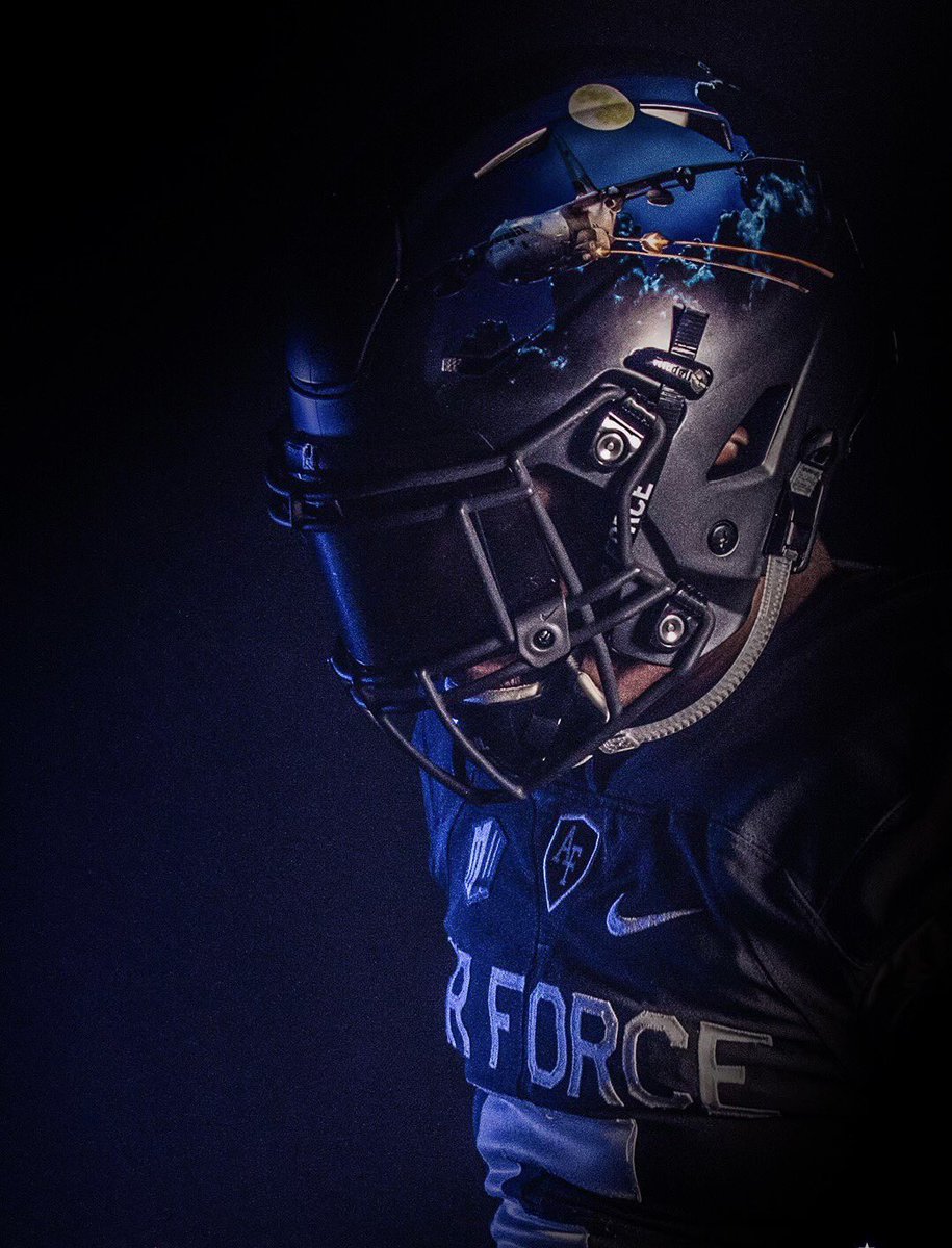 After a great conversation with @MarcBacote I am blessed to receive an offer from Air Force!!! @CoachHall_71st @CoachKSmitty #AGTG