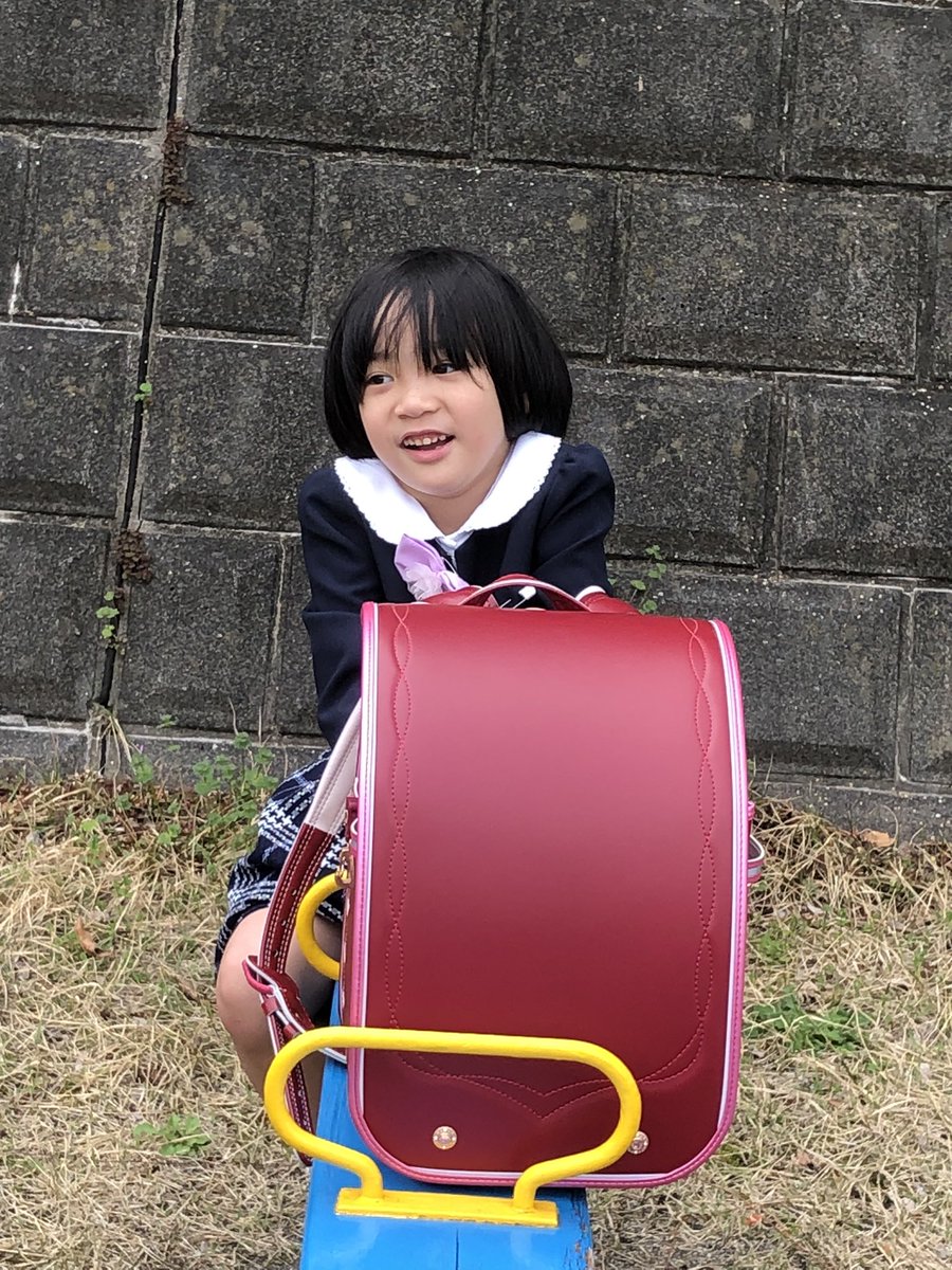 WATACHANSONG's tweet photo. 先週月曜日家族で小学校の #入学式 に出席してきました。
自分は約40年ぶりの小学校入学式でなんだか懐かしい気持ちになりました。
月日が流れるのは、本当に早いもので陽菜はもう　#小学1年生 になりました🌸✨
赤ちゃんだった頃が凄く懐かしいですね👶 https://t.co/l0ih06uzMi