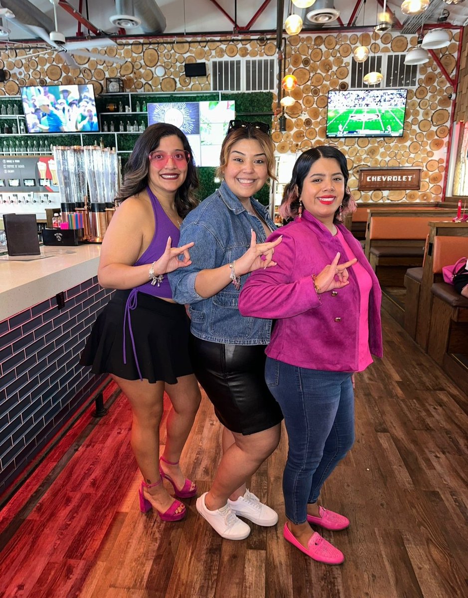 bramir13's tweet photo. What a great Saturday with my beautiful Alpha Delta chapter sisters 💕 💜 💕💜 love seeing my #Linesisters, my gamma daughter & gamma grandbaby 💞 #Gammas #SLG @UHDGammas1990 @Ayaniah50 @slghmaa https://t.co/l9n69Fcx9E