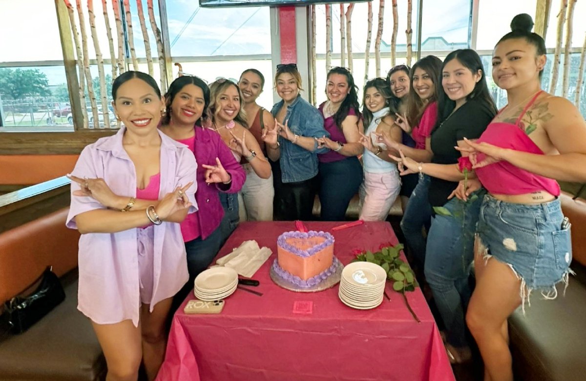 bramir13's tweet photo. What a great Saturday with my beautiful Alpha Delta chapter sisters 💕 💜 💕💜 love seeing my #Linesisters, my gamma daughter & gamma grandbaby 💞 #Gammas #SLG @UHDGammas1990 @Ayaniah50 @slghmaa https://t.co/l9n69Fcx9E