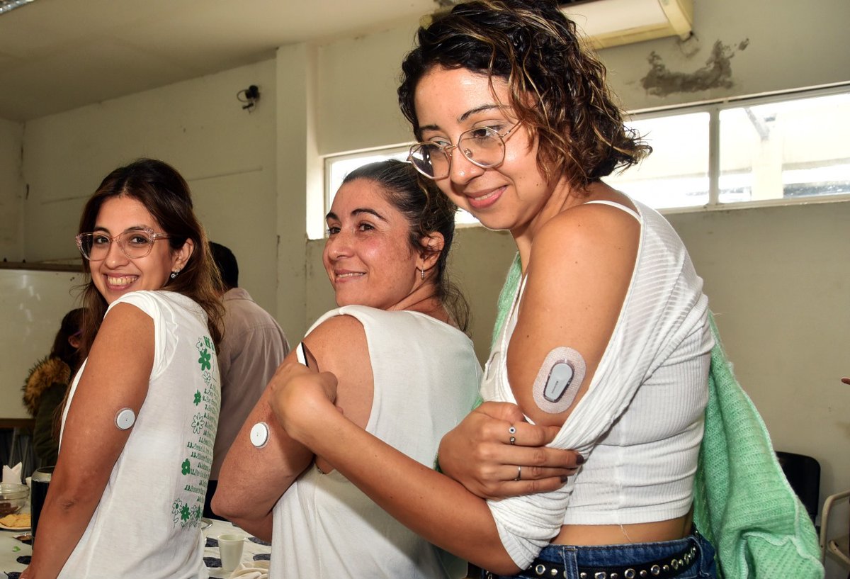 CiudadSMT's tweet photo. 👨‍👦"Para sacarnos dudas, perder miedo y seguir adelante”: el Municipio de San Miguel de Tucumán lanzó un Dispositivo de cuidados para personas con Diabetes tipo 1 en la Casa del Bicentenario 👉📰 https://t.co/TG2WNxpjsI https://t.co/GqXDKl1I00