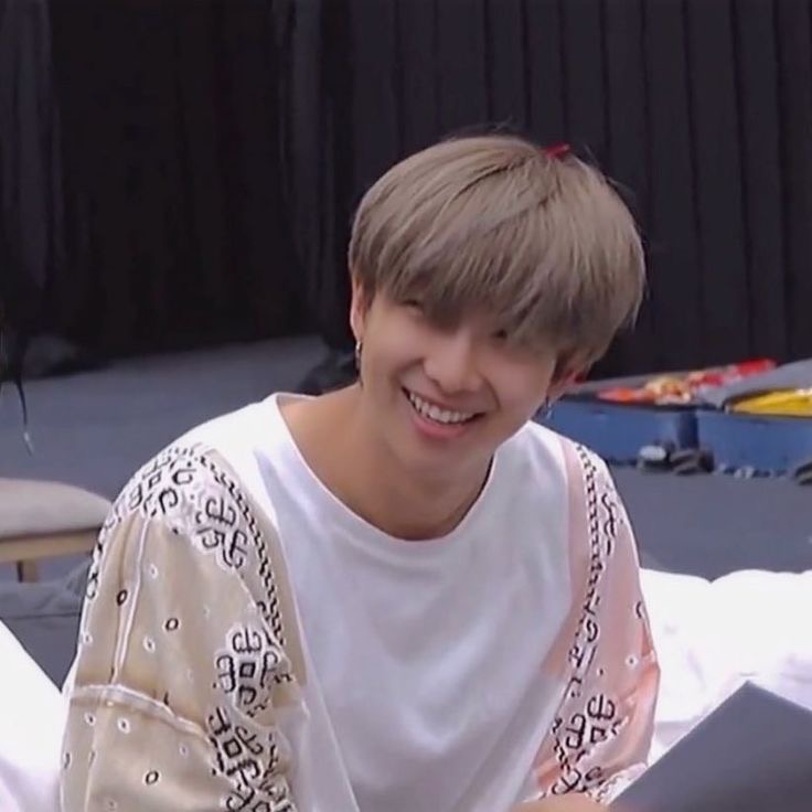 hourlyhyungline's tweet photo. https://t.co/v46CSB6UfA