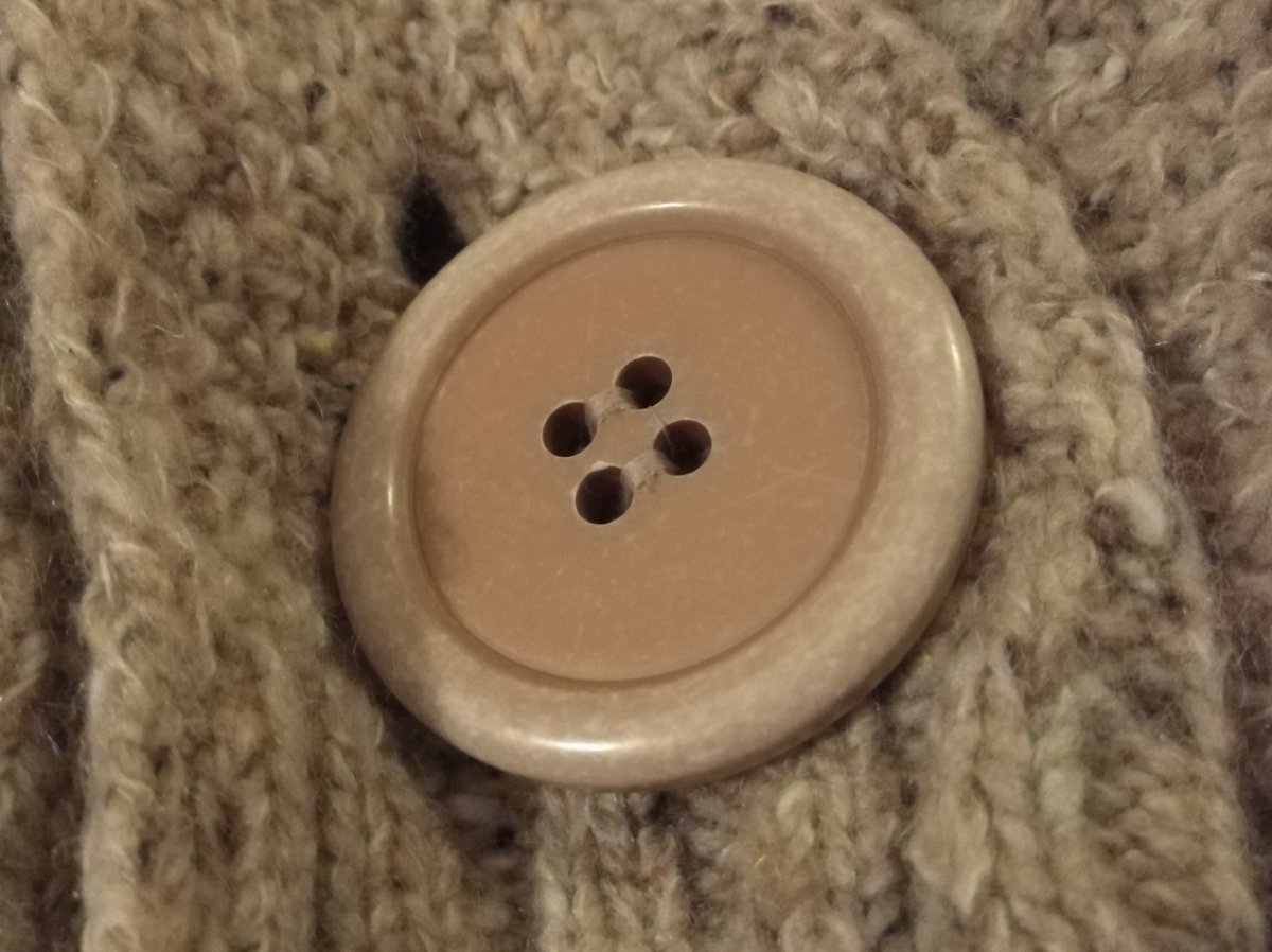 LaLaceyLove's tweet image. SISLEY Cape, lilac granny blouse fully buttoned up and high-waisted Marlene trousers with big buttons -

This button is huuuge and oh so lovely...
You just have to fall in love with this button 😍🥰
#buttons #blouse #buttonedup #cape #highwaisted