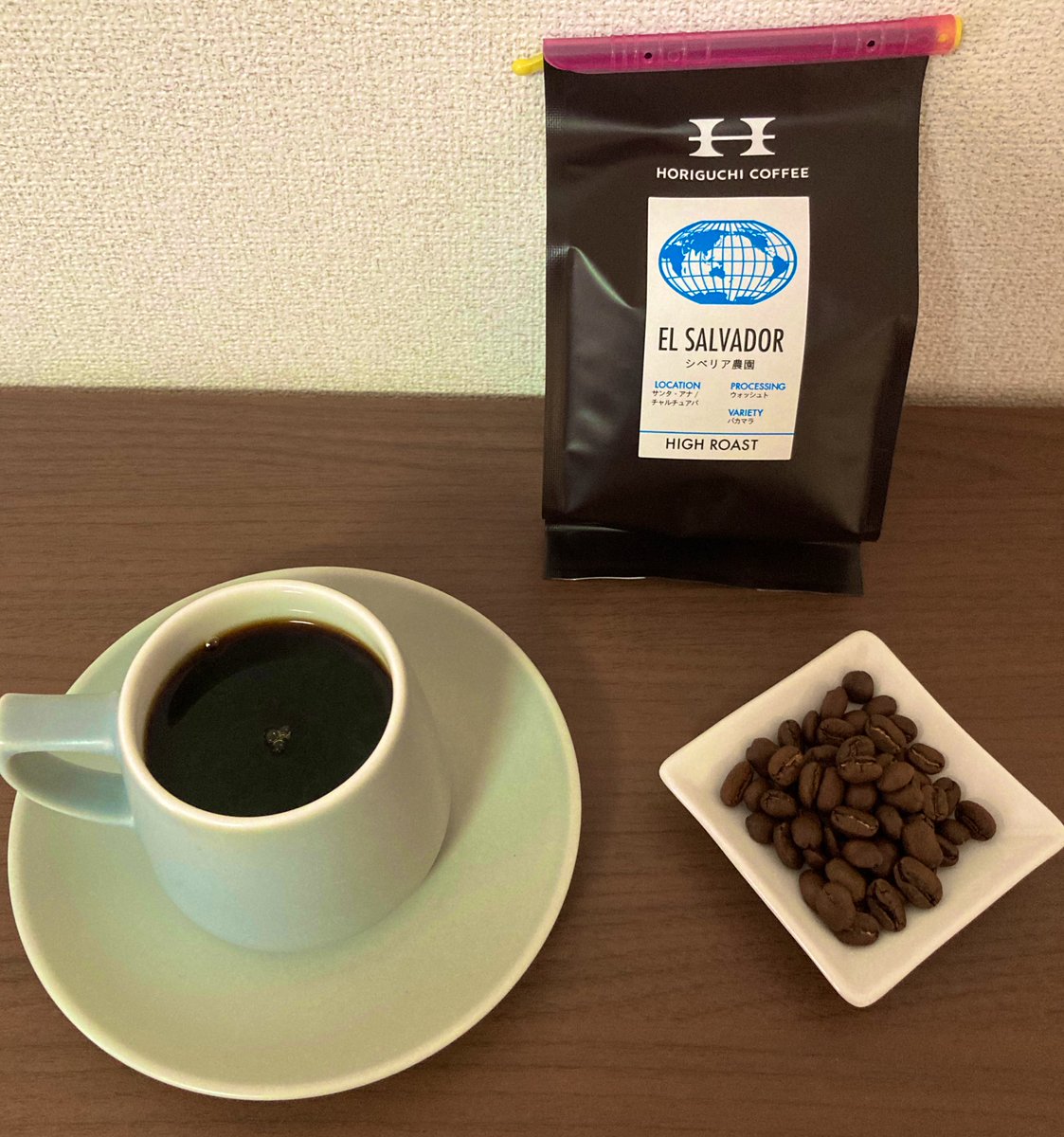 ShunE1220's tweet photo. 浅めのシングルオリジンを自宅でも
飲み続けたくなりました。

　　　🇸🇻シベリア農園🇸🇻

若草やハーブような香りが心地良く、
紅茶のような舌触りにレモンの酸味と
コクがあることで、穏やかでしっかりと
した味わいです。

パカマラ品種は他と違って豆がひと回り
大きくのも特徴的です😃 https://t.co/r3RlxLXXgZ
