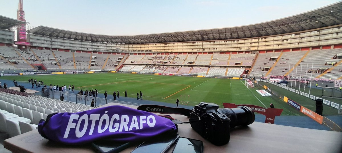 Alistando baterias para otra vez fútbol en un sábado por la noche. Se volverá a jugar con dos hinchadas. 🙌 Qué sea una gran fiesta deportiva y que se viva en paz! 🙏 #DeporteDirecto #SportBoys vs #UniversitarioDeDeportes