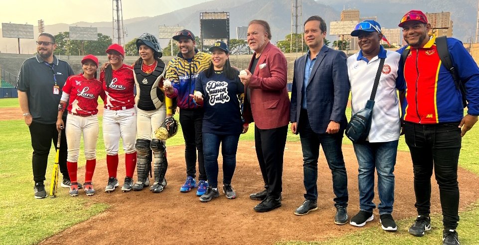 📰 Tiburones y Canal I auspician el Béisbol Femenino acortar.link/WEqo3y Seguimos Unidos Y Más Fuertes