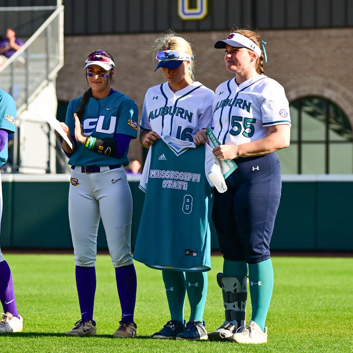 LSUsoftball's tweet image. Today we join the entire SEC in wearing Teal to honor Alex Wilcox and all women in their fight against Ovarian Cancer

No One Fights Alone 🦋

#AllForAlex