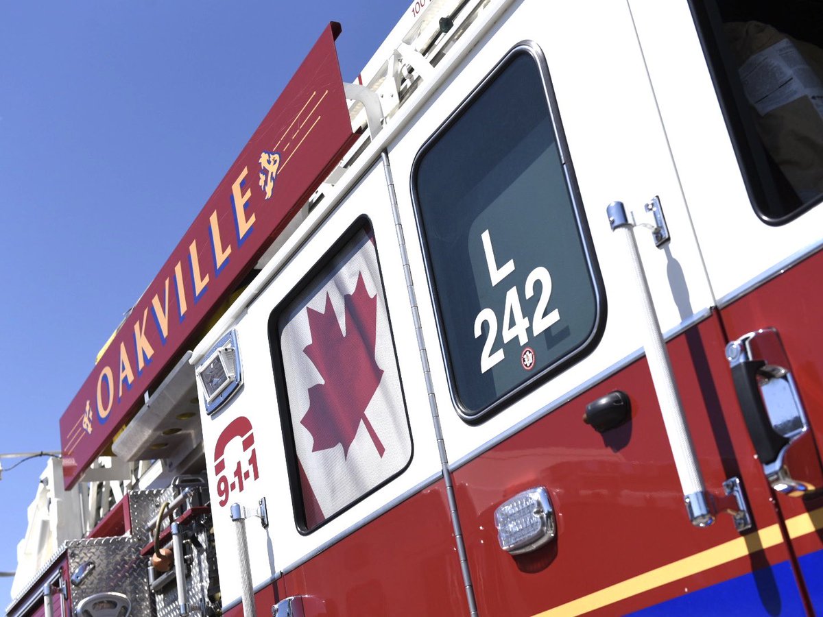 IT’S A GIRL: @oakvillefire Stn 8 crew assist @HaltonMedics207 w/delivery of a baby girl — emergency crews called to a residence (Bronte/Upper Middle area) #Oakville for woman in labour. Congrats!!