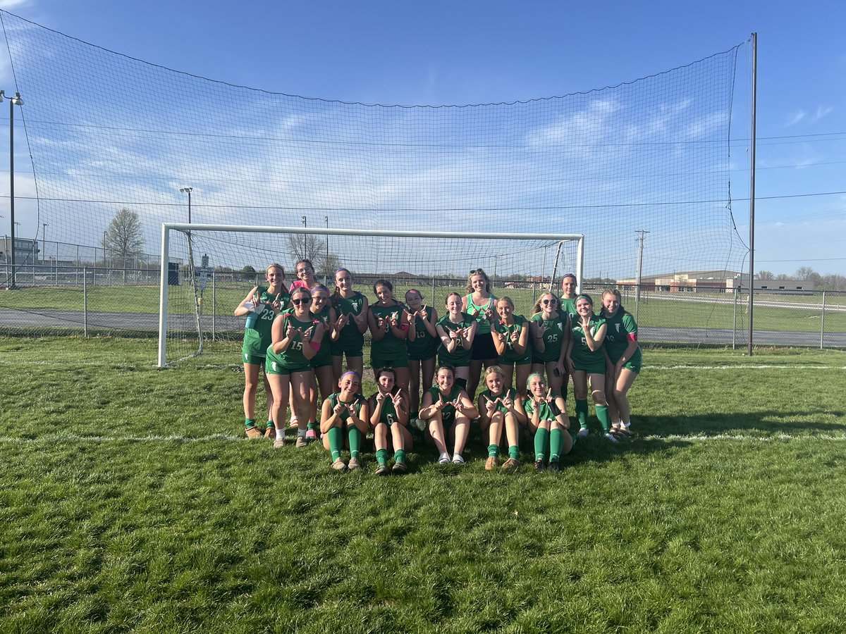 💚⚽️🤍 Solid weekend for the Lady Falcons. Going 3-0 in our bracket and 4-0 on the week. Very proud of what the girls are accomplishing. See you Tuesday! Eugene W 2-1 Fulton W 2-1 California W 8-0 @actionjaxon05 @ClayCrouch3 @WeAreBlairOaks @midmosports @NTsports @RodKRCG13