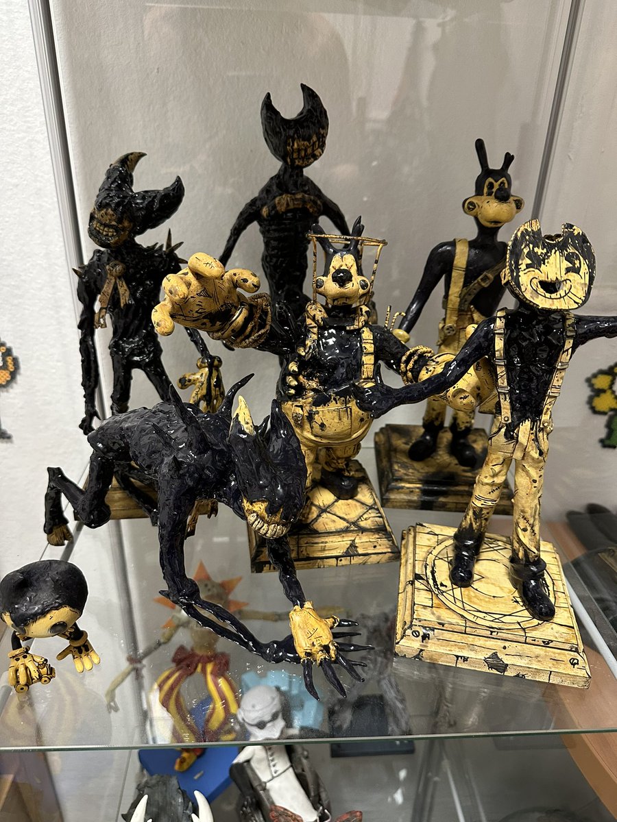 If anyone thought this were 3d models, nope, they are handcrafted polymer clay / mixed media sculptures. #BENDY #BATIM #BATDR
