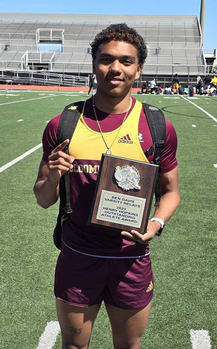 Congrats to Jaidyn Johnson! Part of the BN 4x1 win, runner-up 4x2 &amp; 4x4, &amp; won the Matt Terrell 100m dash in 10.38! This breaks the BD Relays meet record &amp; breaks the 10.63 stadium record set in '08 by BD's Lavarus Williams!
He wins the '24 Henry Hopkins Outstanding Athlete Award