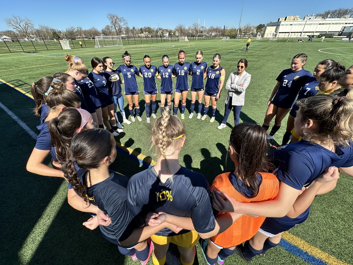 Varsity wins 1-0 vs a strong Libertyville team! ⚽️ Olivia Ollmert 🅰️Megan Murray GKs Lyndsey Mack & Mikayla Morse and Defenders Emily Schultz, Lindsey Ciss, and Adyson Clemen earn the ❌Shutout! @ChilandSoccer @CSL_Varsity @GBS_Athletics @TitanBoosters @Glenbrook_south