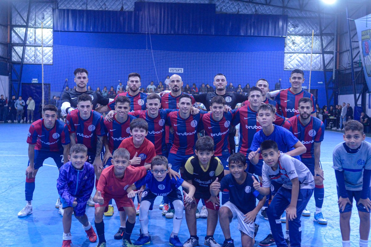 ⏱ ¡Arrancó el partido en Alvear! #SanLorenzo ya está jugando ante Camioneros, por la quinta fecha del Torneo de AFA. Así forma el conjunto azulgrana: 1- Benyik 11- Iaquinta 14- Baisel 18- Bonari 22- Del Rey #VamosCiclón 💙❤️ 📺 bit.ly/3TYOIwR