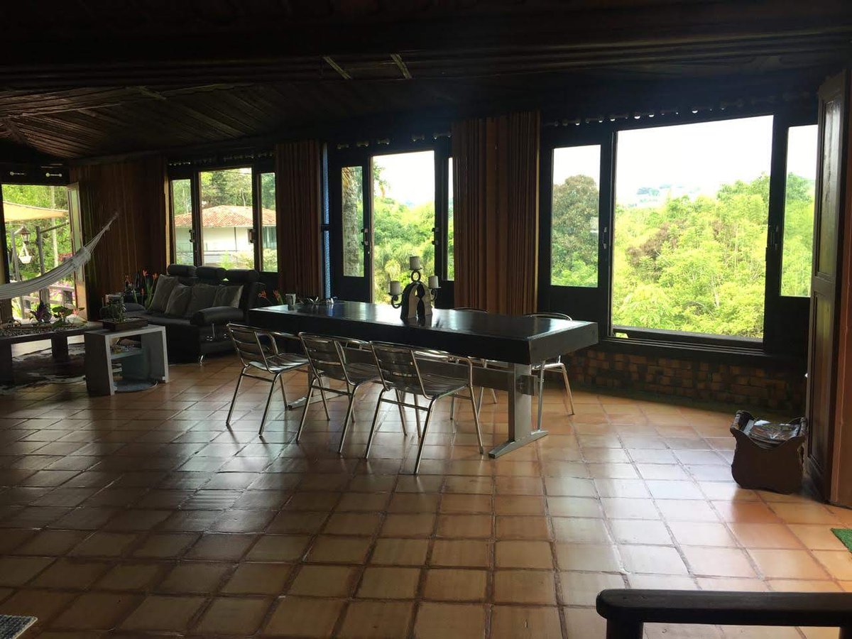 ShutUpTarquino's tweet photo. Amis, estoy vendiendo el chalet, es tipo loft y queda en el Eje Cafetero a 5 minuticos en carro del aeropuerto. Cualquier RT es cariño.
https://t.co/Dt8DNXkH0C https://t.co/CQie8jf8p1