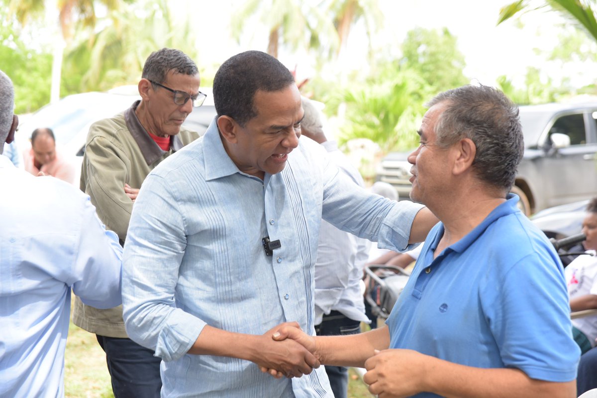 JSocialDO's tweet photo. Con entusiasmo y compromiso, fue juramentado el equipo político de #JusticiaSocial en La Victoria, bajo la coordinación del compañero Víctor Moreno. Nuestro presidente @JCesarValentin, quien destacó la importancia de este equipo en el fortalecimiento de nuestra organización. https://t.co/xVzkVrbCaz