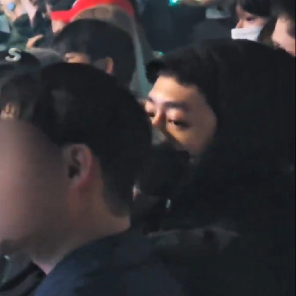 TurtleLoveCat's tweet photo. waking up to hyungwon sightings at day6 concert yesterday 🥺 hyungwonieee 💚 https://t.co/7KkXshkD6D