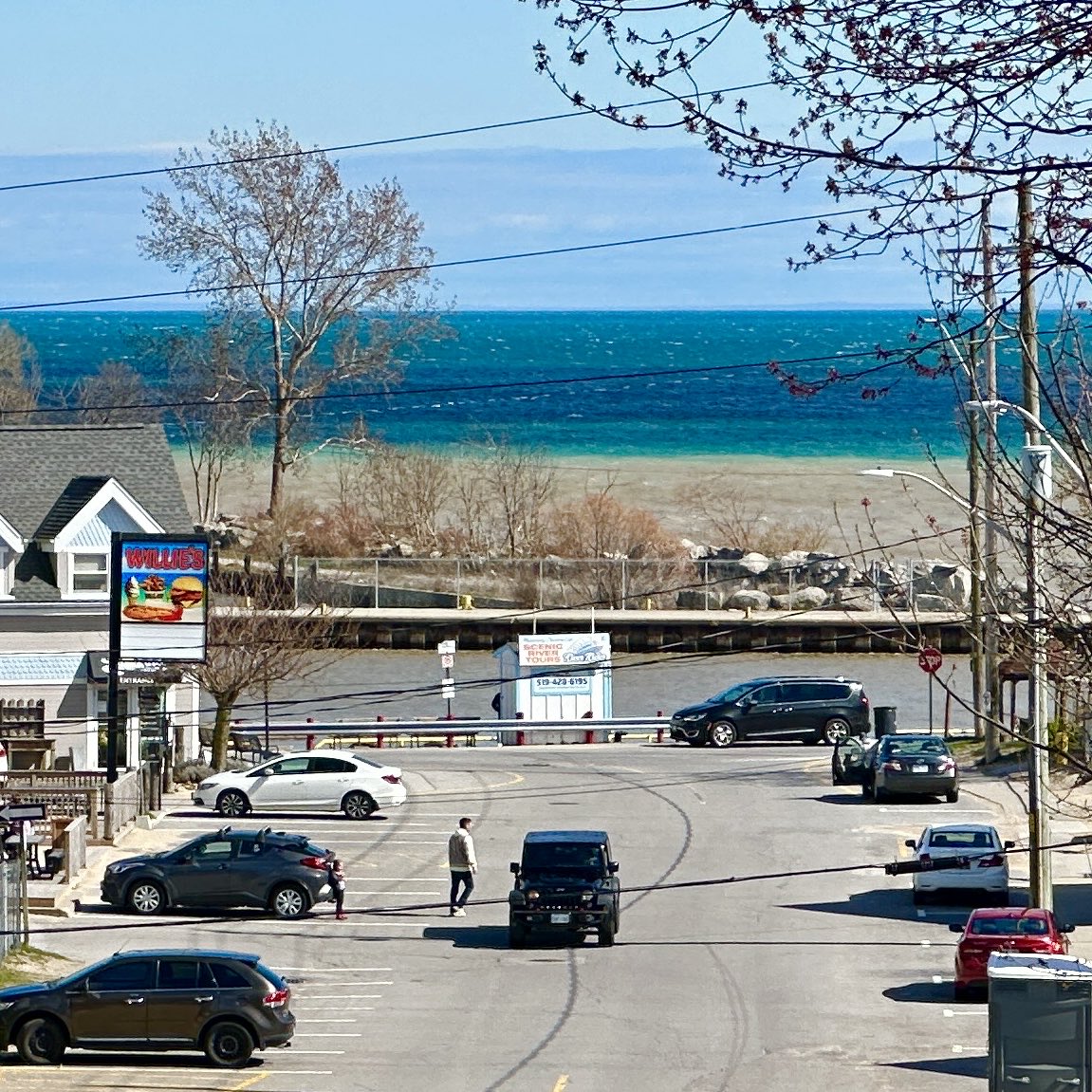 Willie’s in Port Dover was open today. The deep water was an unbelievable blue and the shallow water brown. Georgous day! #PortDover #NorfolkCounty