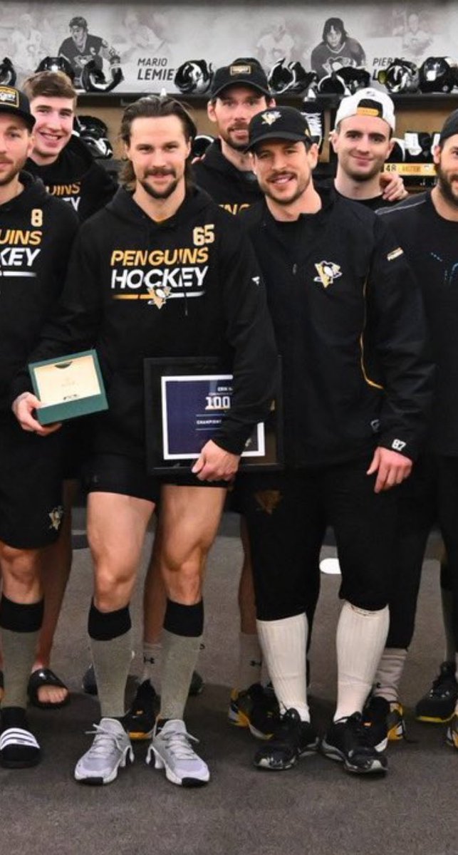 KathFF's tweet photo. Duality of the player: erik with the shortest shorts known to men, while Sid is coverer like a victorian woman making a public appearance https://t.co/YoP8v4XTeL