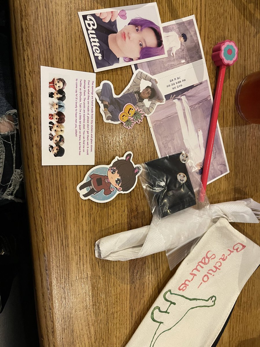Mishowlatmoon's tweet photo. @Duckie_Tab thank you so much ARMY for the goodie bags today. We loved them! It was so much fun being with fellow ARMY in Asheville NC watching #sugathemovie #SUGA_AgustD_TOUR this afternoon. 💜🫶🫰#BTSARMY #BTSSUGA https://t.co/0xq6UfqaRo